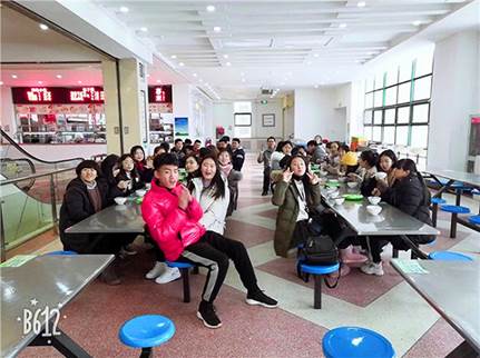 【青春法学-班级建设】关于2018级知产一班包饺子迎新年活动顺利举办