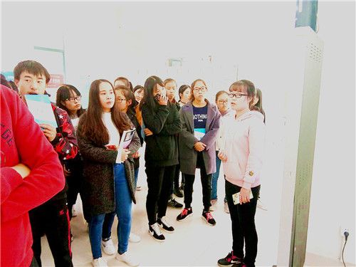 437必赢国际线路新生教育——图书馆入馆教育